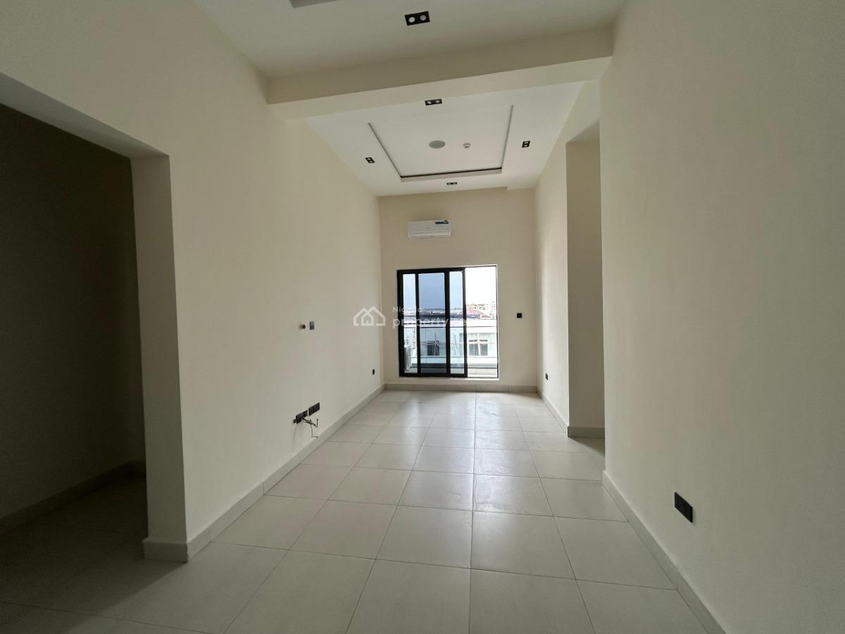 3 Bedrooms Ensuite Plus Bq, Acs, Double Door Fridge and Solar Power, Off Periwinkle Estate Road, Lekki Phase 1, Lekki, Lagos, Flat / Apartment for Rent