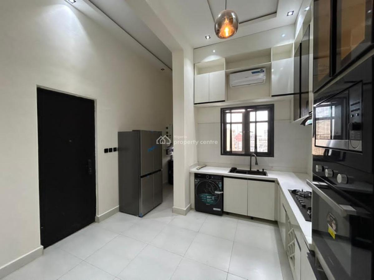 3 Bedrooms Ensuite Plus Bq, Acs, Double Door Fridge and Solar Power, Off Periwinkle Estate Road, Lekki Phase 1, Lekki, Lagos, Flat / Apartment for Rent