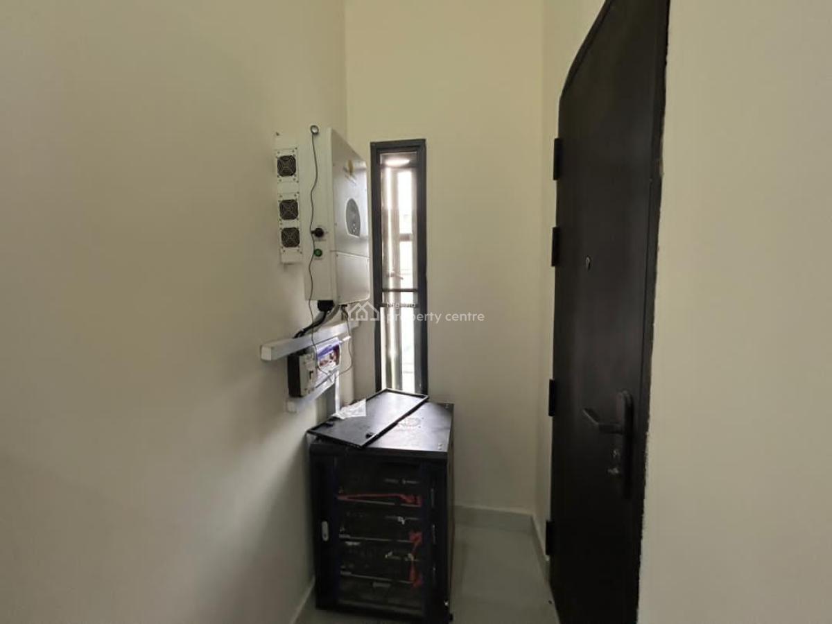 3 Bedrooms Ensuite Plus Bq, Acs, Double Door Fridge and Solar Power, Off Periwinkle Estate Road, Lekki Phase 1, Lekki, Lagos, Flat / Apartment for Rent