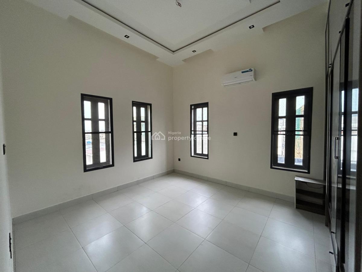 3 Bedrooms Ensuite Plus Bq, Acs, Double Door Fridge and Solar Power, Off Periwinkle Estate Road, Lekki Phase 1, Lekki, Lagos, Flat / Apartment for Rent