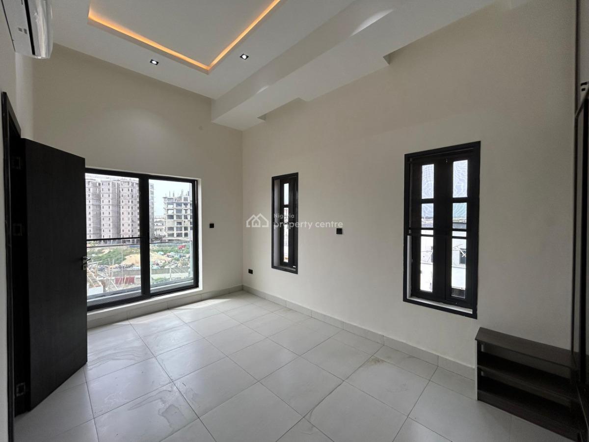3 Bedrooms Ensuite Plus Bq, Acs, Double Door Fridge and Solar Power, Off Periwinkle Estate Road, Lekki Phase 1, Lekki, Lagos, Flat / Apartment for Rent