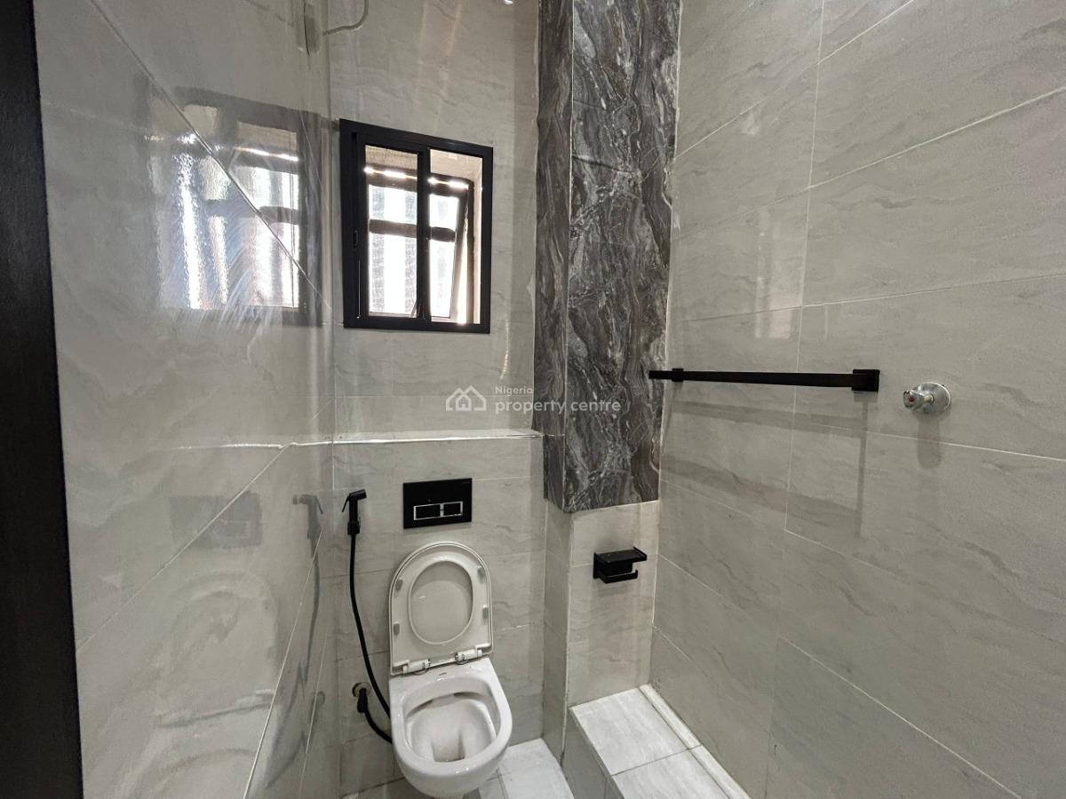 3 Bedrooms Ensuite Plus Bq, Acs, Double Door Fridge and Solar Power, Off Periwinkle Estate Road, Lekki Phase 1, Lekki, Lagos, Flat / Apartment for Rent