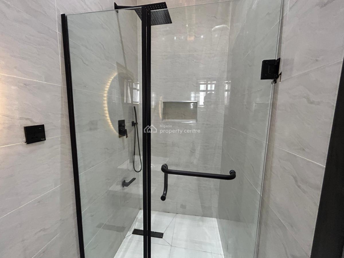 3 Bedrooms Ensuite Plus Bq, Acs, Double Door Fridge and Solar Power, Off Periwinkle Estate Road, Lekki Phase 1, Lekki, Lagos, Flat / Apartment for Rent
