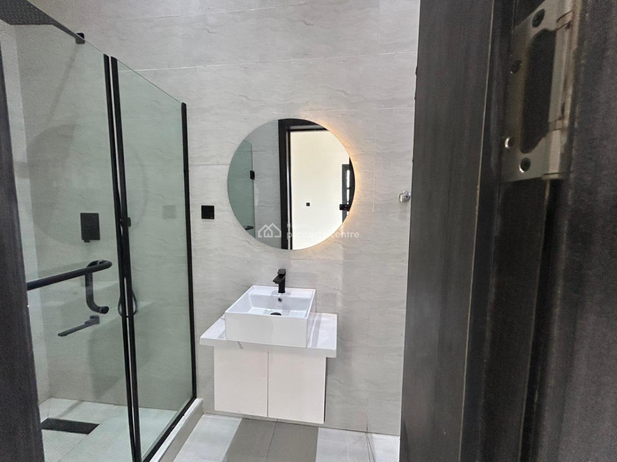 3 Bedrooms Ensuite Plus Bq, Acs, Double Door Fridge and Solar Power, Off Periwinkle Estate Road, Lekki Phase 1, Lekki, Lagos, Flat / Apartment for Rent