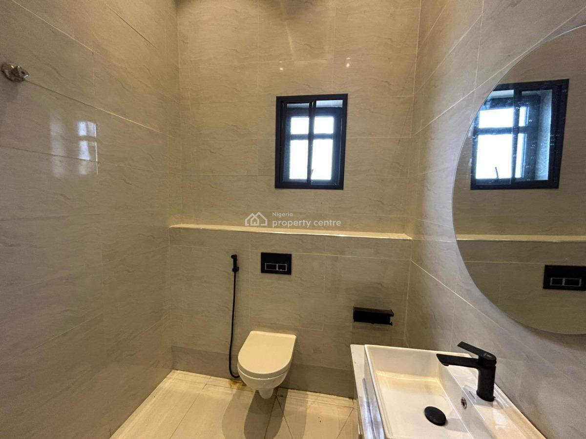 3 Bedrooms Ensuite Plus Bq, Acs, Double Door Fridge and Solar Power, Off Periwinkle Estate Road, Lekki Phase 1, Lekki, Lagos, Flat / Apartment for Rent