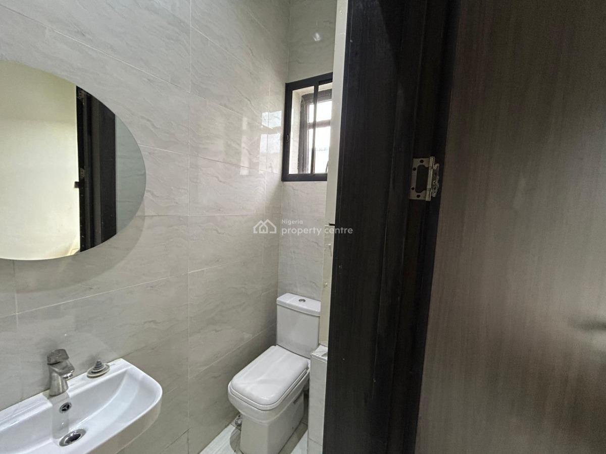 3 Bedrooms Ensuite Plus Bq, Acs, Double Door Fridge and Solar Power, Off Periwinkle Estate Road, Lekki Phase 1, Lekki, Lagos, Flat / Apartment for Rent