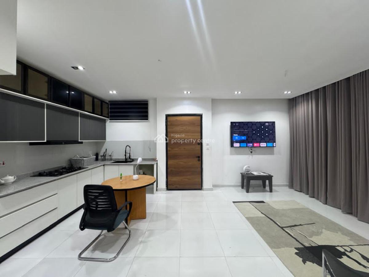 2 Bedrooms Ensuite with an Open Plan Kitchen, Off Saka Oluwa Street, Ologolo, Lekki, Lagos, Flat / Apartment for Rent