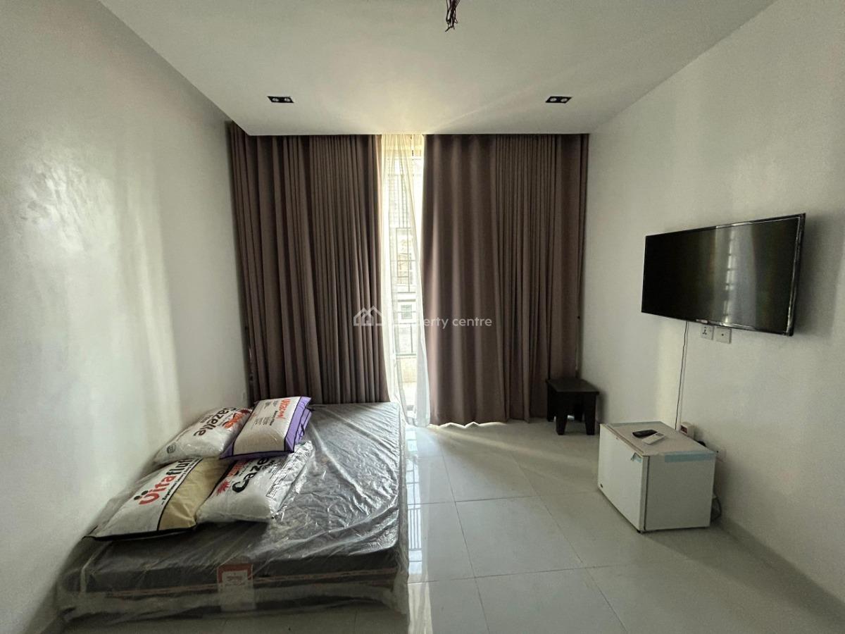 2 Bedrooms Ensuite with an Open Plan Kitchen, Off Saka Oluwa Street, Ologolo, Lekki, Lagos, Flat / Apartment for Rent