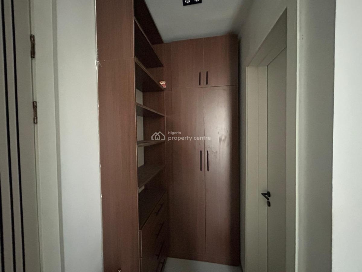 2 Bedrooms Ensuite with an Open Plan Kitchen, Off Saka Oluwa Street, Ologolo, Lekki, Lagos, Flat / Apartment for Rent