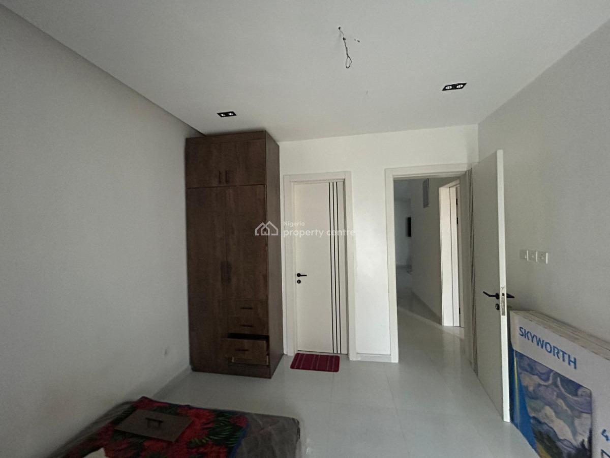 2 Bedrooms Ensuite with an Open Plan Kitchen, Off Saka Oluwa Street, Ologolo, Lekki, Lagos, Flat / Apartment for Rent