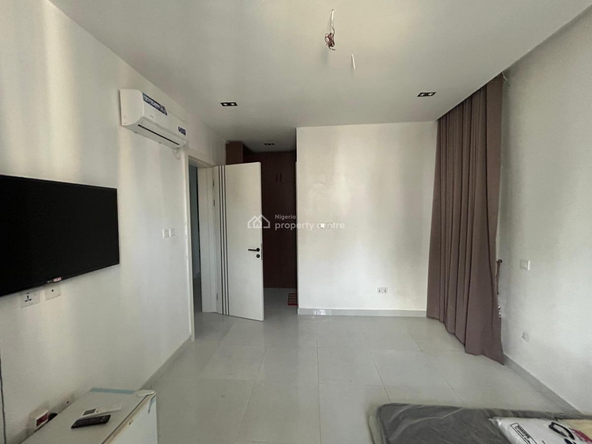 2 Bedrooms Ensuite with an Open Plan Kitchen, Off Saka Oluwa Street, Ologolo, Lekki, Lagos, Flat / Apartment for Rent