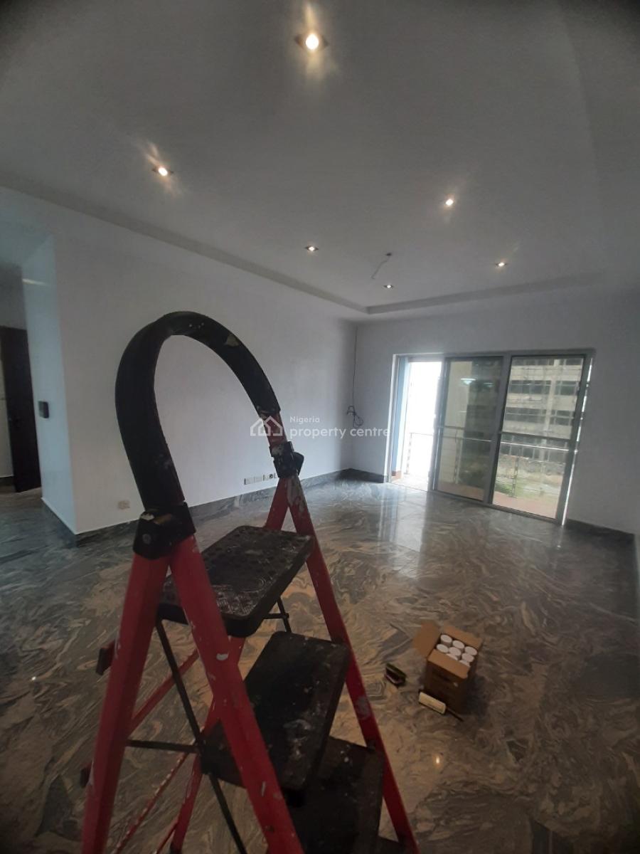 Serviced 3 Bedroom En-suite Flat with Fully Fitted Kitchen, Cooker, He, Lekki Phase 1, Lekki, Lagos, Flat / Apartment for Rent