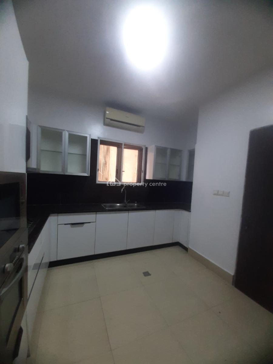 Serviced 3 Bedroom En-suite Flat with Fully Fitted Kitchen, Cooker, He, Lekki Phase 1, Lekki, Lagos, Flat / Apartment for Rent