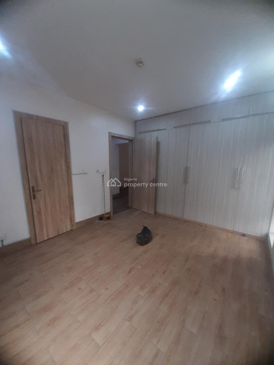 Serviced 3 Bedroom En-suite Flat with Fully Fitted Kitchen, Cooker, He, Lekki Phase 1, Lekki, Lagos, Flat / Apartment for Rent