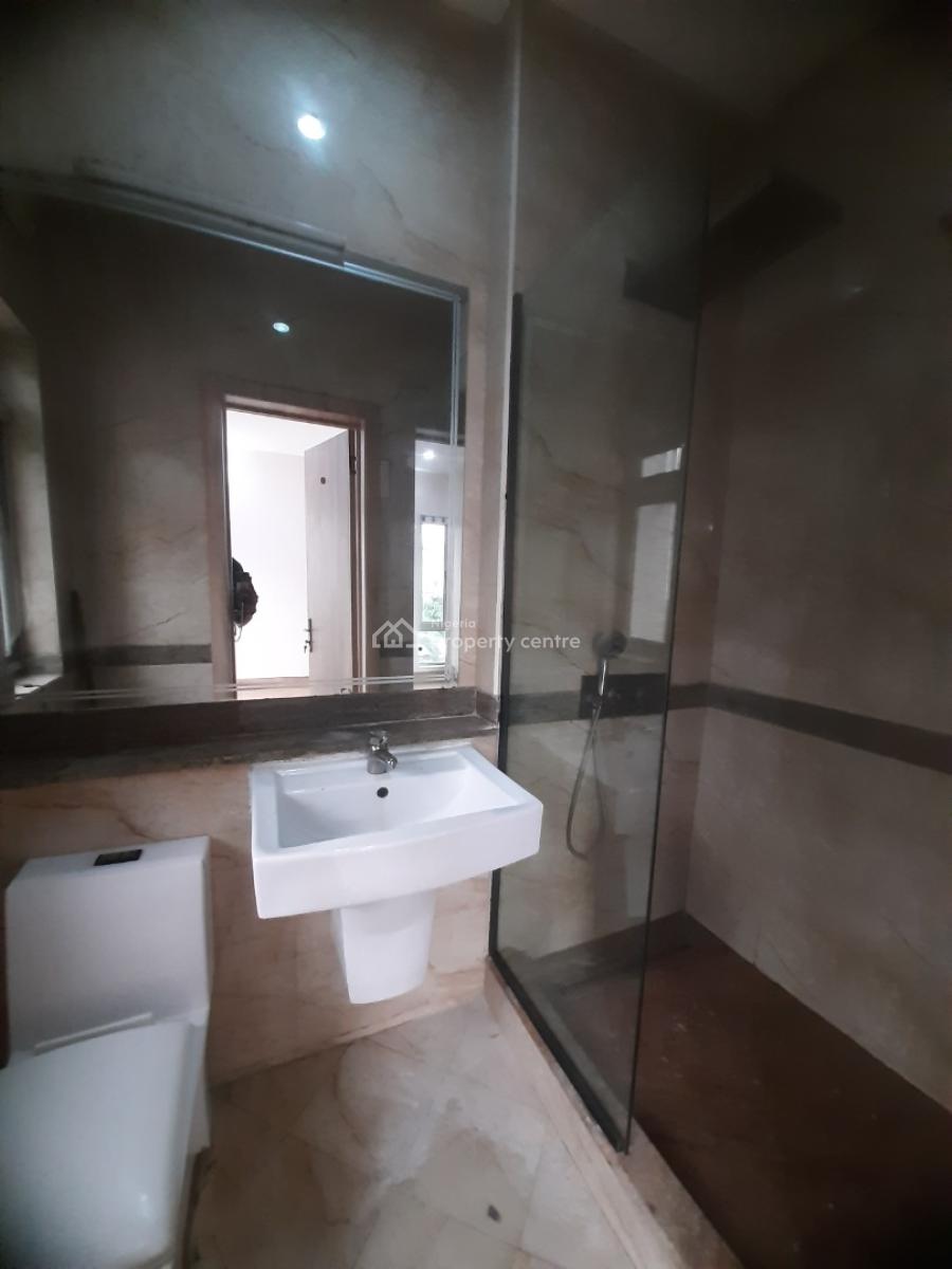 Serviced 3 Bedroom En-suite Flat with Fully Fitted Kitchen, Cooker, He, Lekki Phase 1, Lekki, Lagos, Flat / Apartment for Rent