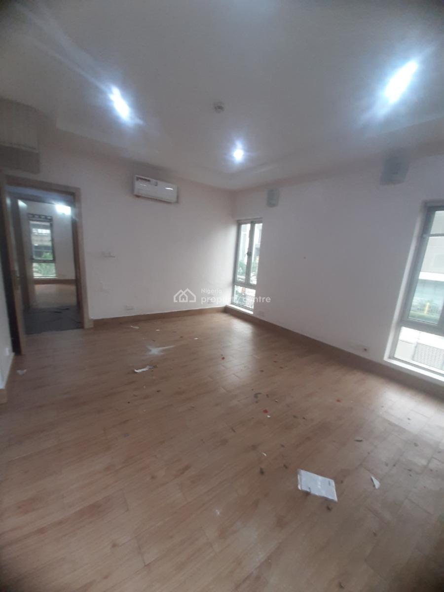 Serviced 3 Bedroom En-suite Flat with Fully Fitted Kitchen, Cooker, He, Lekki Phase 1, Lekki, Lagos, Flat / Apartment for Rent