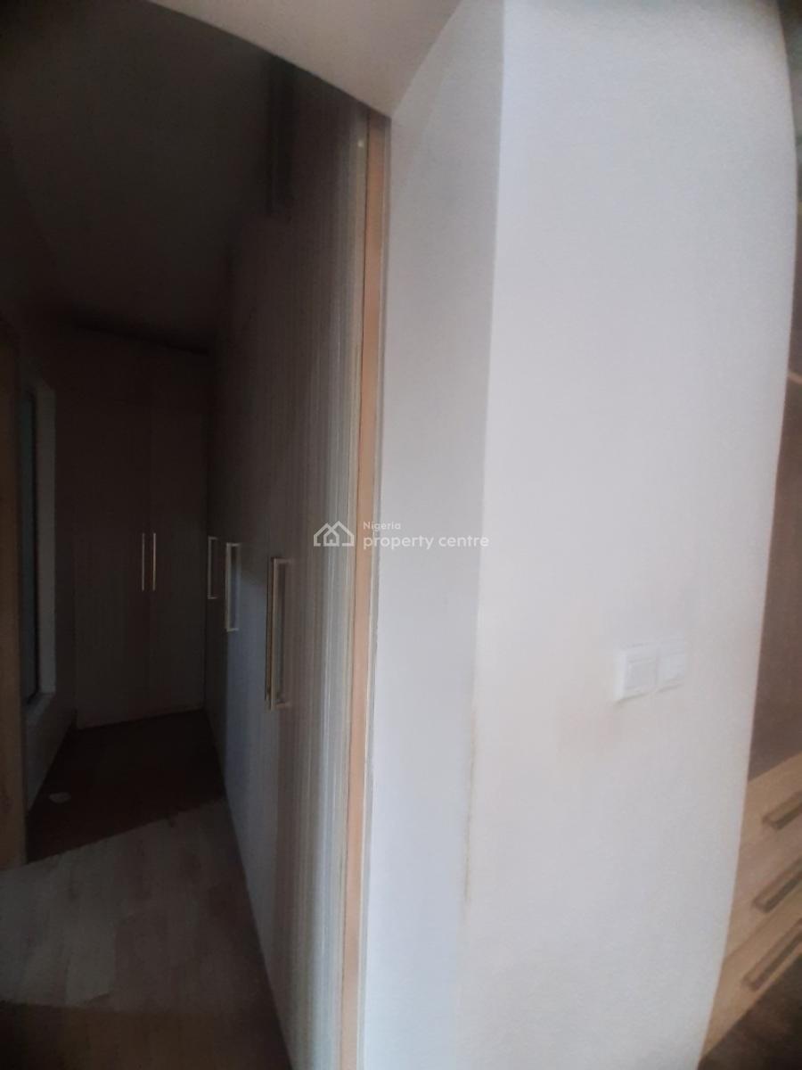 Serviced 3 Bedroom En-suite Flat with Fully Fitted Kitchen, Cooker, He, Lekki Phase 1, Lekki, Lagos, Flat / Apartment for Rent