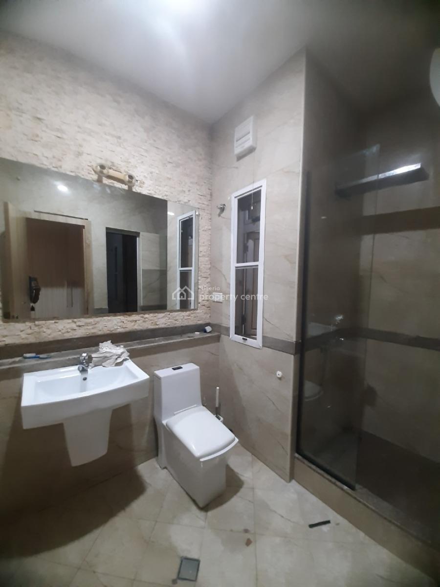 Serviced 3 Bedroom En-suite Flat with Fully Fitted Kitchen, Cooker, He, Lekki Phase 1, Lekki, Lagos, Flat / Apartment for Rent