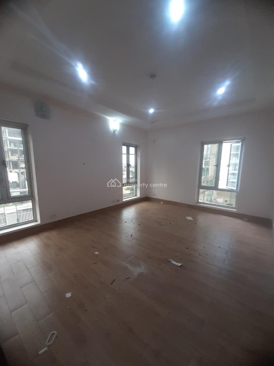 Serviced 3 Bedroom En-suite Flat with Fully Fitted Kitchen, Cooker, He, Lekki Phase 1, Lekki, Lagos, Flat / Apartment for Rent