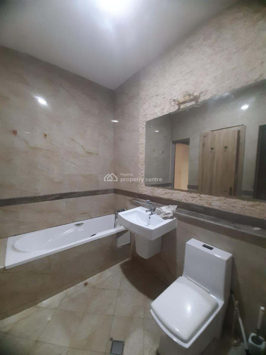 Serviced 3 Bedroom En-suite Flat with Fully Fitted Kitchen, Cooker, He, Lekki Phase 1, Lekki, Lagos, Flat / Apartment for Rent