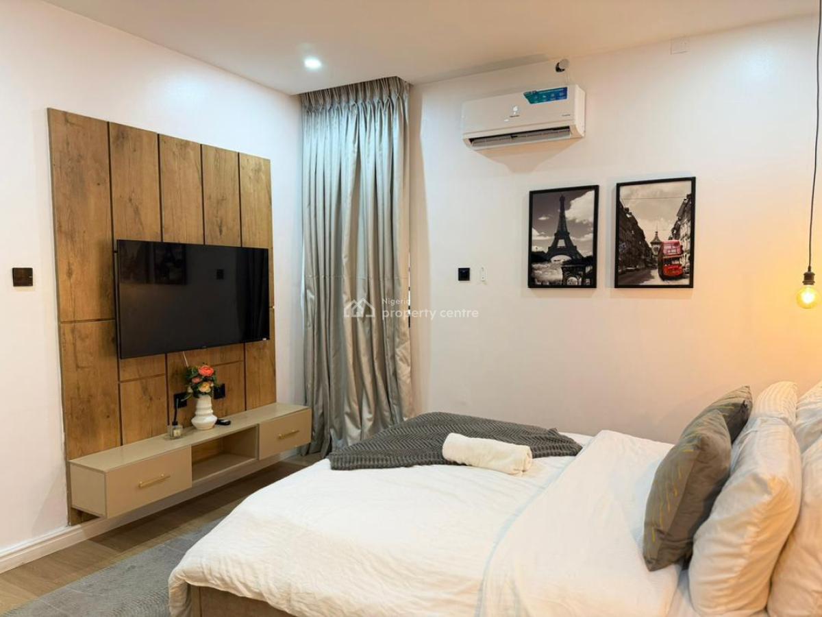 Cute 1 Bed with Pool,ps5,cctv,balcony, Freedom Way, Lekki Phase 1, Lekki, Lagos, Flat / Apartment Short Let