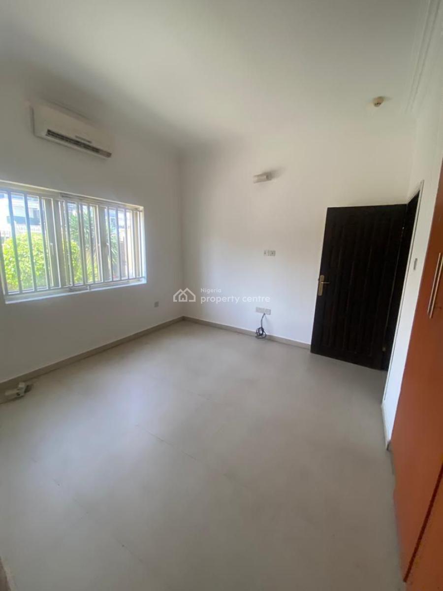 Spacious Room in 3 Bedroom to Share Only Kitchen, Fatai Ariebeke Street, Lekki Phase 1, Lekki, Lagos, Self Contain (single Rooms) for Rent