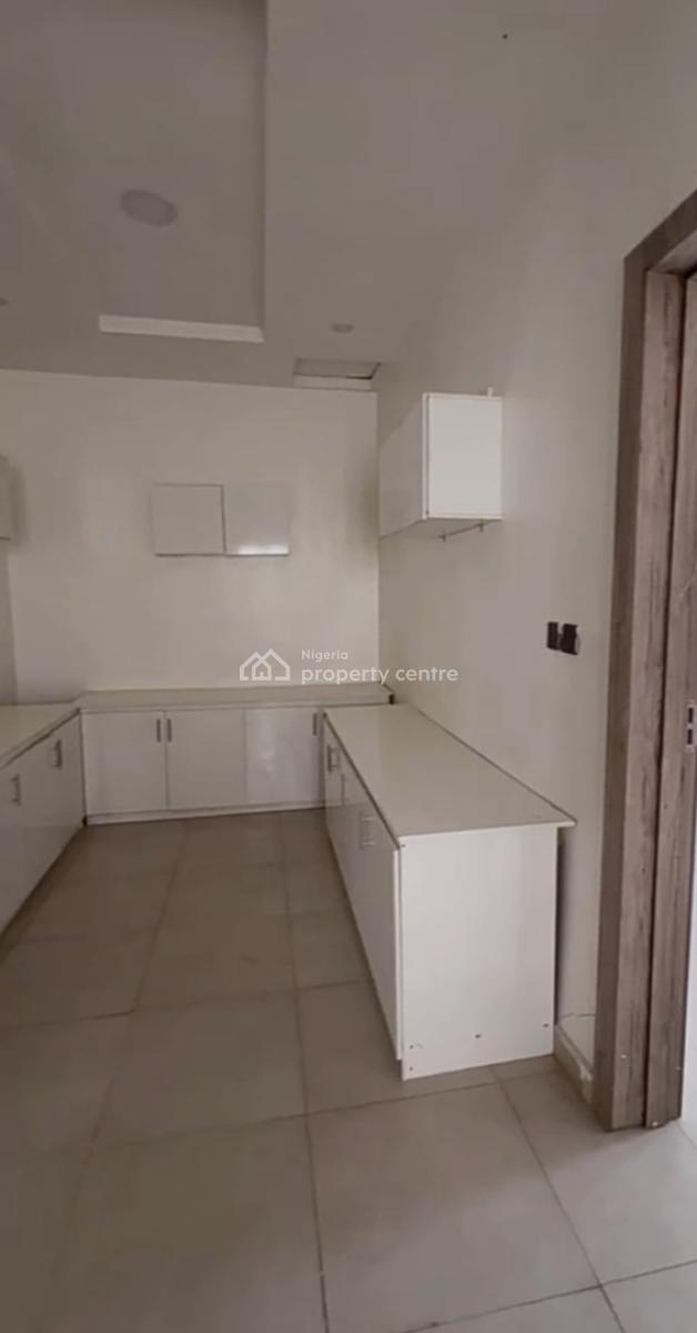 Upstairs Masters Bedroom Inside a Shared Apartment, Dpkay Estate, Orchid Road, Lekki, Lagos, Self Contain (single Rooms) for Rent