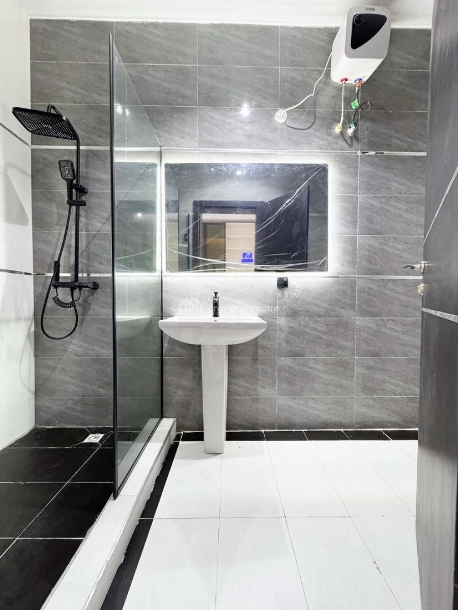 Lovely 3 Bedroom Apartment with Bq, Lekki Phase 1, Lekki Phase 1, Lekki, Lagos, Block of Flats for Sale