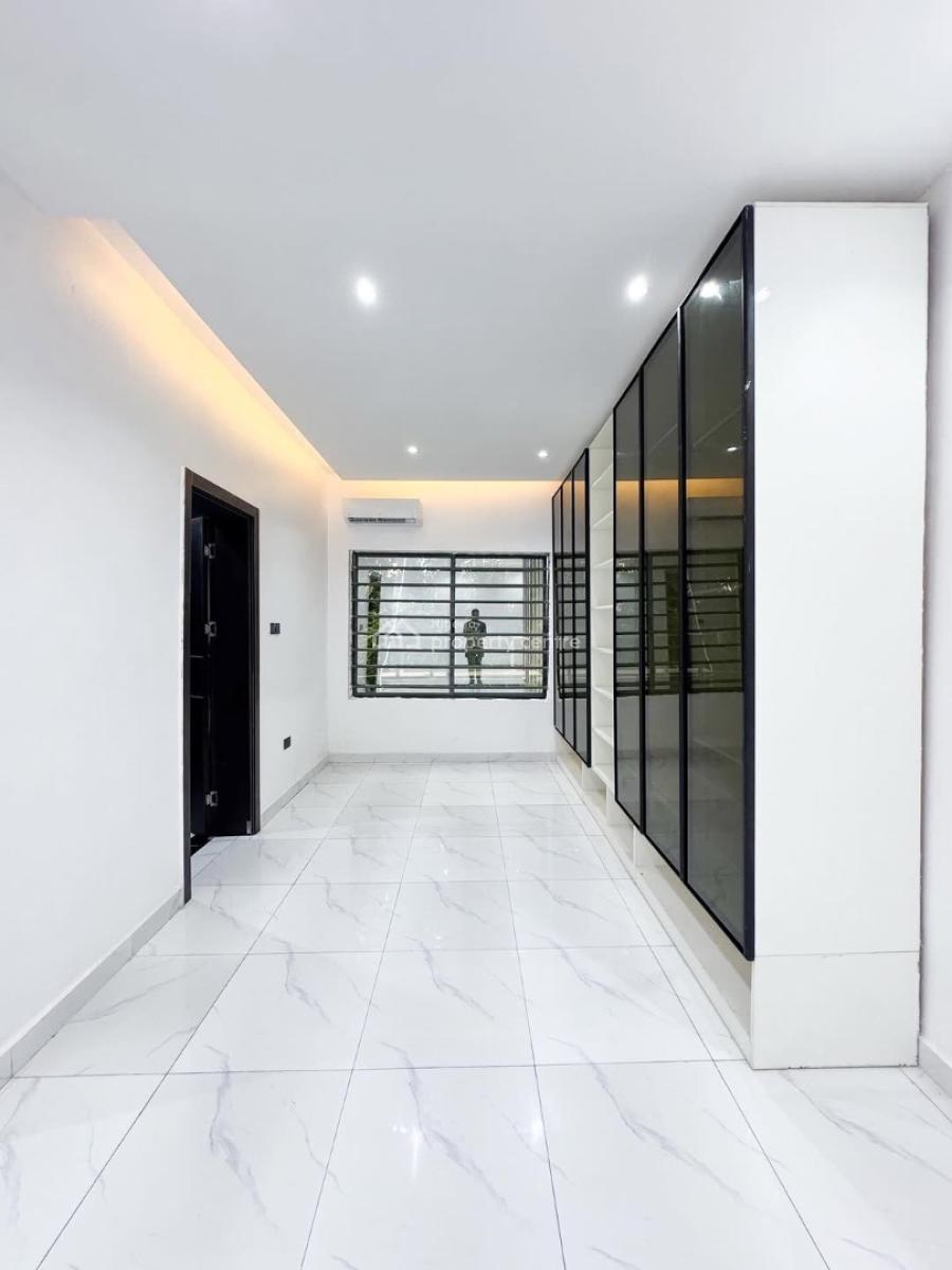 Lovely 3 Bedroom Apartment with Bq, Lekki Phase 1, Lekki Phase 1, Lekki, Lagos, Block of Flats for Sale