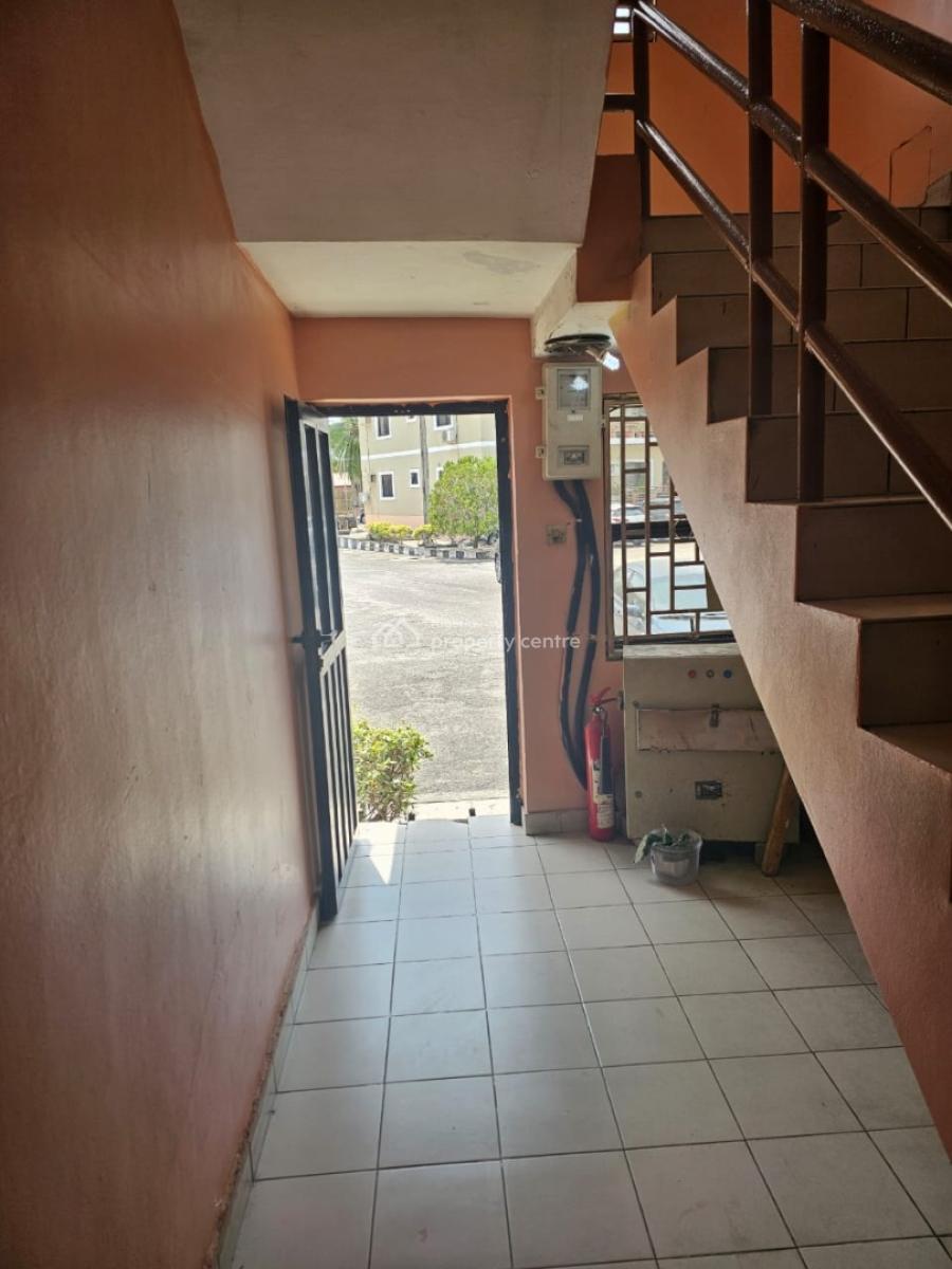 a Lovely Spacious 3 Bedroom Flat Ensuite Ground Floor, Femi Okunu Estate 3, Lekki Phase 2, Lekki, Lagos, Flat / Apartment for Sale