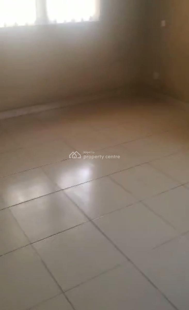 Spacious Decent 3 Bedroom Flat Upstairs, Off Olufemi Street, Surulere, Lagos, Flat / Apartment for Rent