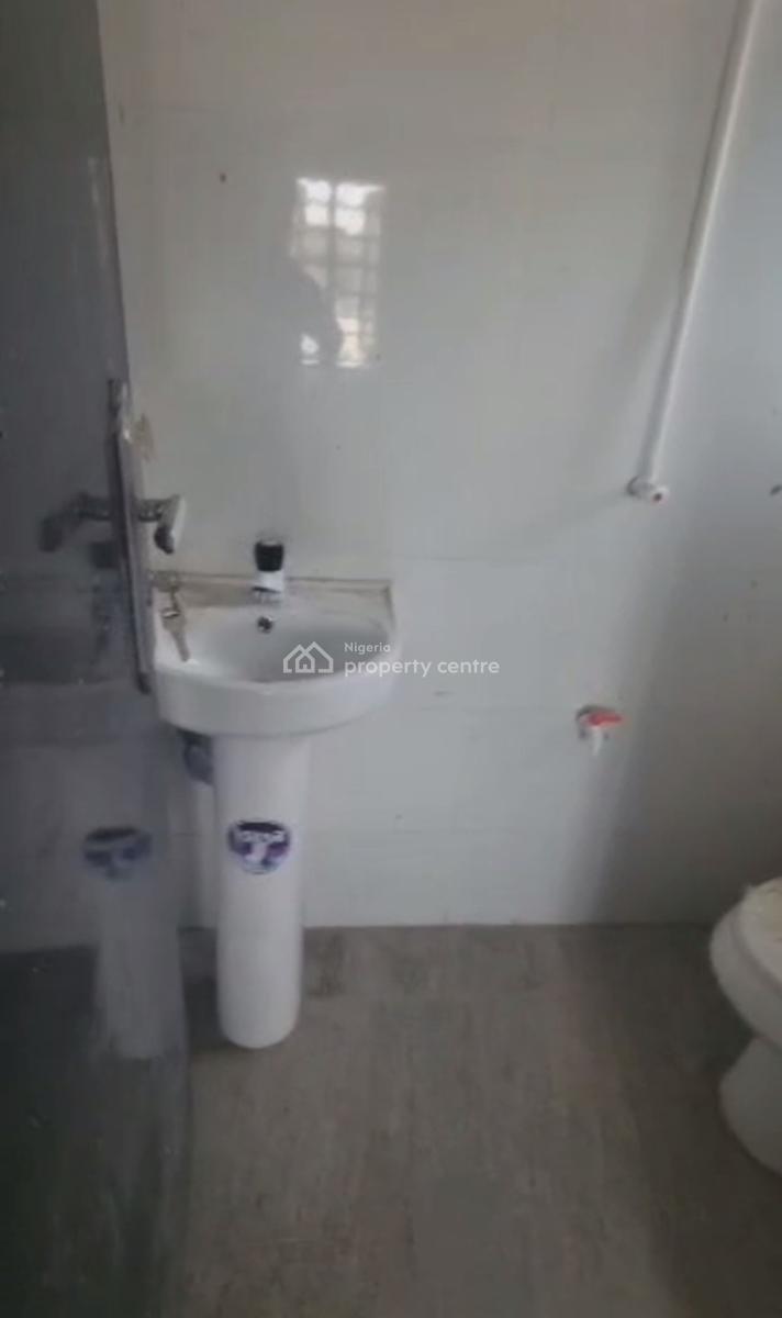 Newly Built, Executive, Standard Spacious 2 Bedroom Apartment Upstairs, Off Morrocco Road,, Shomolu, Lagos, Flat / Apartment for Rent