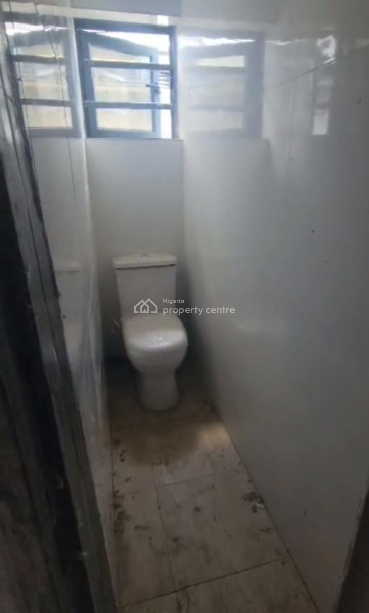 Newly Built, Executive, Standard Spacious 2 Bedroom Apartment Upstairs, Off Morrocco Road,, Shomolu, Lagos, Flat / Apartment for Rent