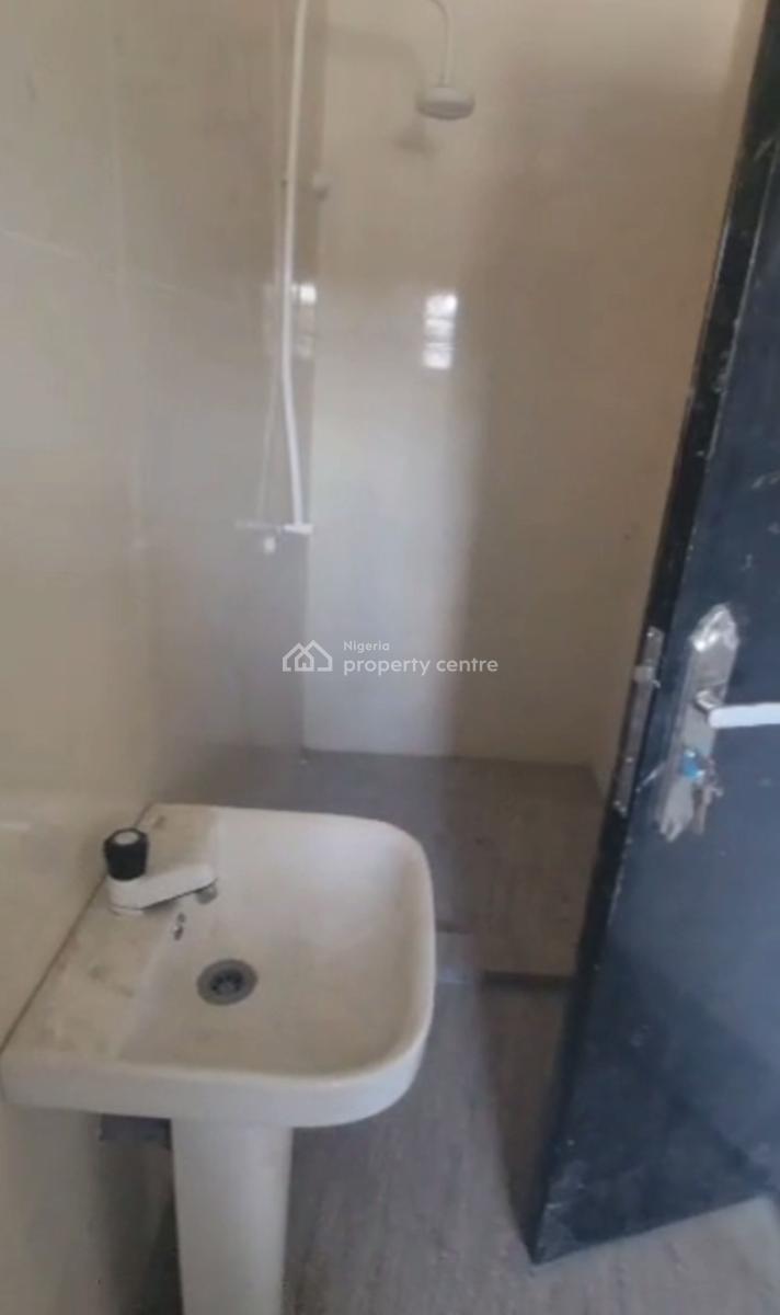 Newly Built, Executive, Standard Spacious 2 Bedroom Apartment Upstairs, Off Morrocco Road,, Shomolu, Lagos, Flat / Apartment for Rent