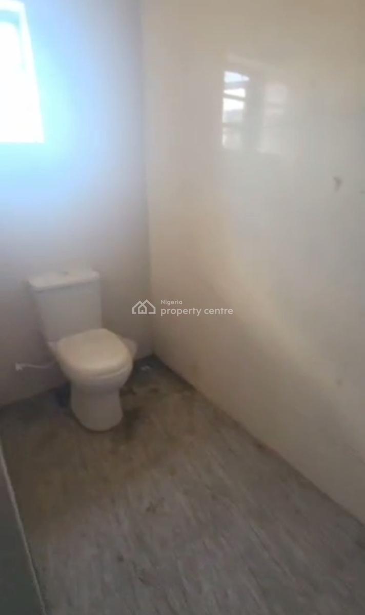 Newly Built, Executive, Standard Spacious 2 Bedroom Apartment Upstairs, Off Morrocco Road,, Shomolu, Lagos, Flat / Apartment for Rent