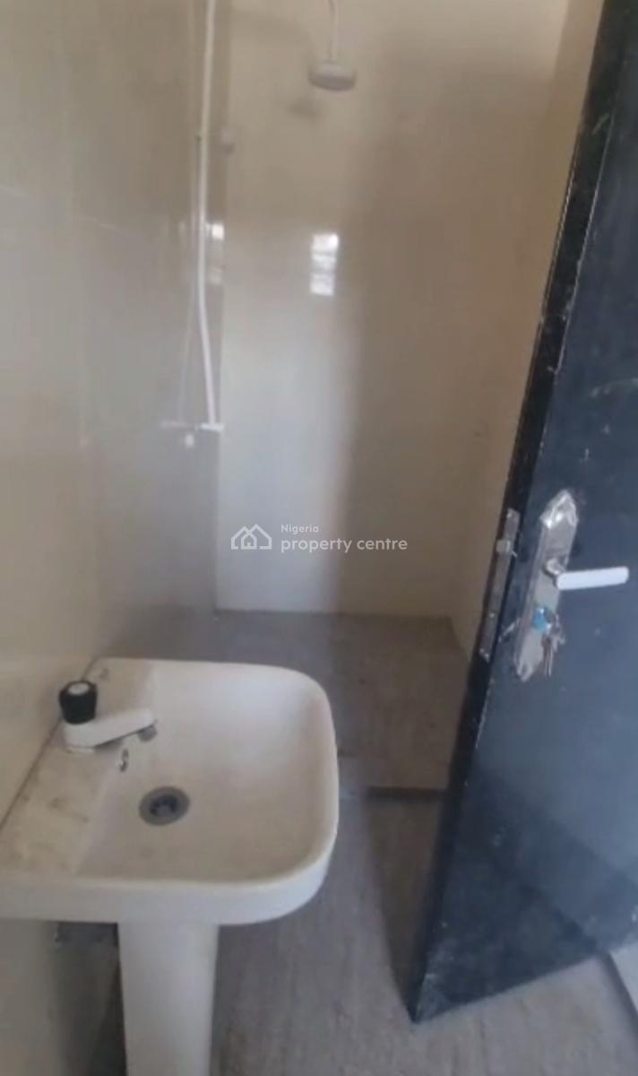 Newly Built, Executive, Standard Spacious 2 Bedroom Apartment Upstairs, Off Morrocco Road,, Shomolu, Lagos, Flat / Apartment for Rent