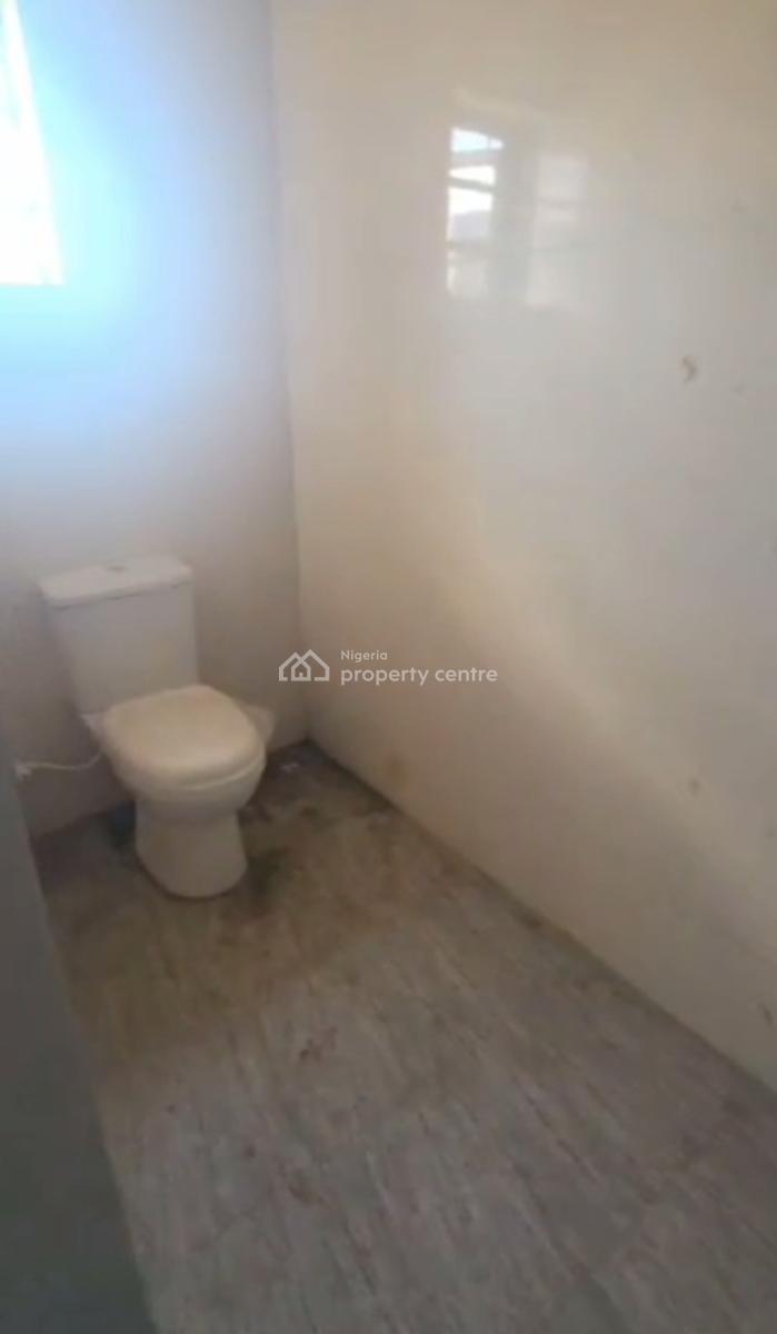 Newly Built, Executive, Standard Spacious 2 Bedroom Apartment Upstairs, Off Morrocco Road,, Shomolu, Lagos, Flat / Apartment for Rent
