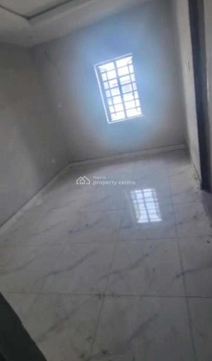 Newly Built, Executive, Standard Spacious 2 Bedroom Apartment Upstairs, Off Morrocco Road,, Shomolu, Lagos, Flat / Apartment for Rent