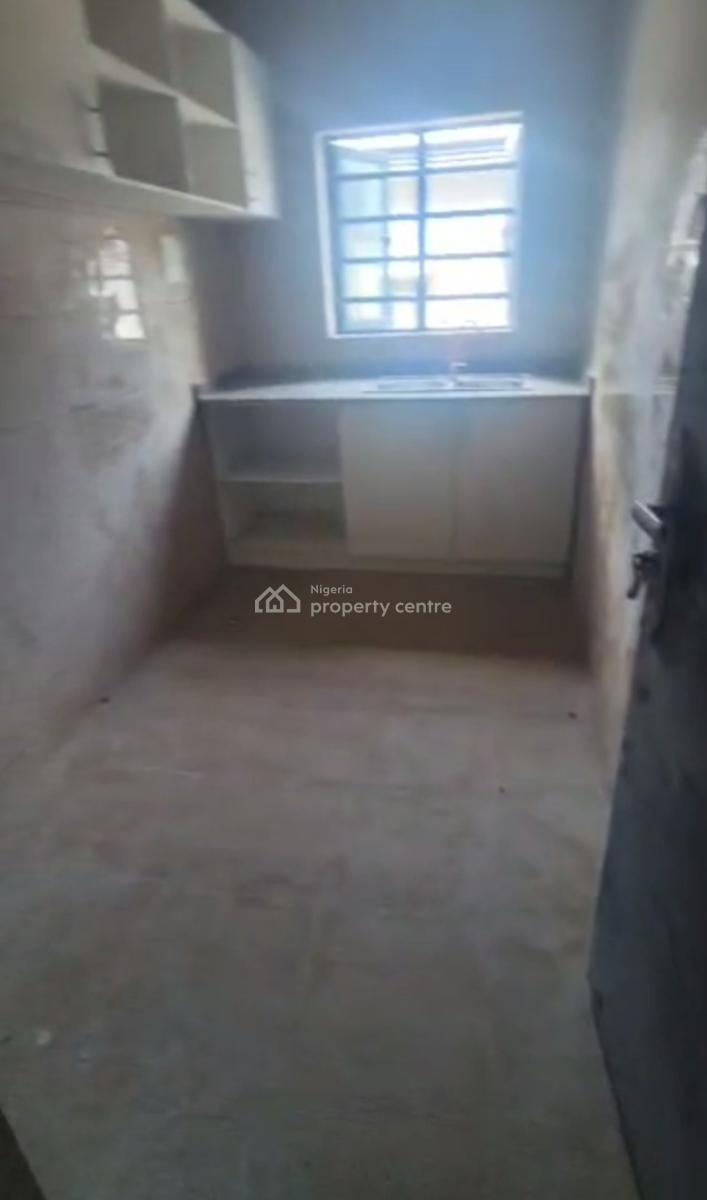 Newly Built, Executive, Standard Spacious 2 Bedroom Apartment Upstairs, Off Morrocco Road,, Shomolu, Lagos, Flat / Apartment for Rent