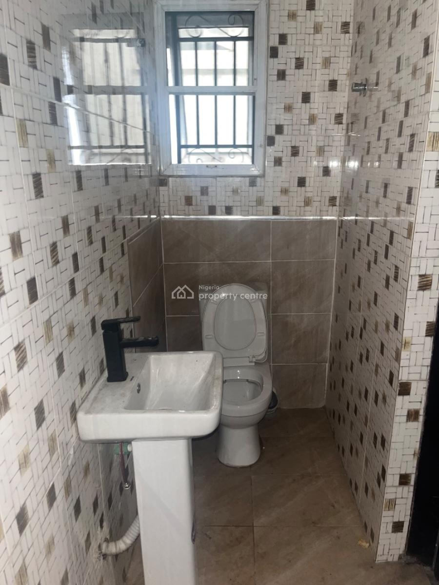 Spacious En-suite Semi Masters Bedroom, Chevron Lekki, Lekki, Lagos, Self Contain (single Rooms) for Rent