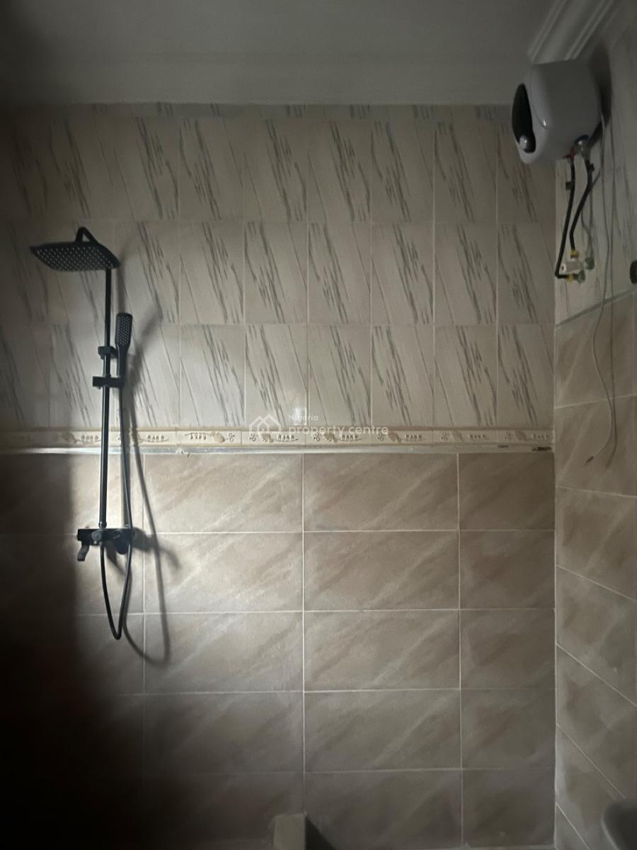 Spacious En-suite Semi Masters Bedroom, Chevron Lekki, Lekki, Lagos, Self Contain (single Rooms) for Rent