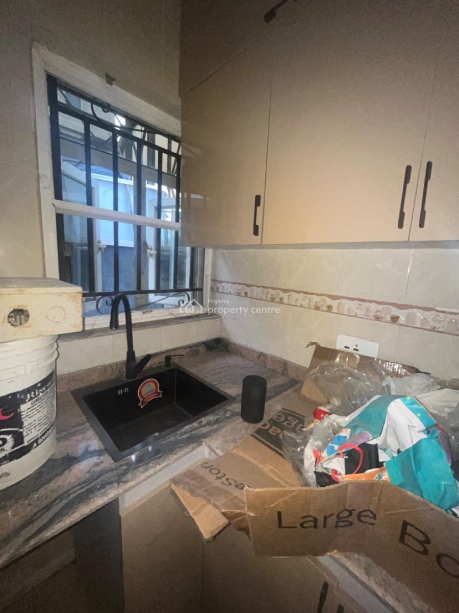 Spacious En-suite Semi Masters Bedroom, Chevron Lekki, Lekki, Lagos, Self Contain (single Rooms) for Rent