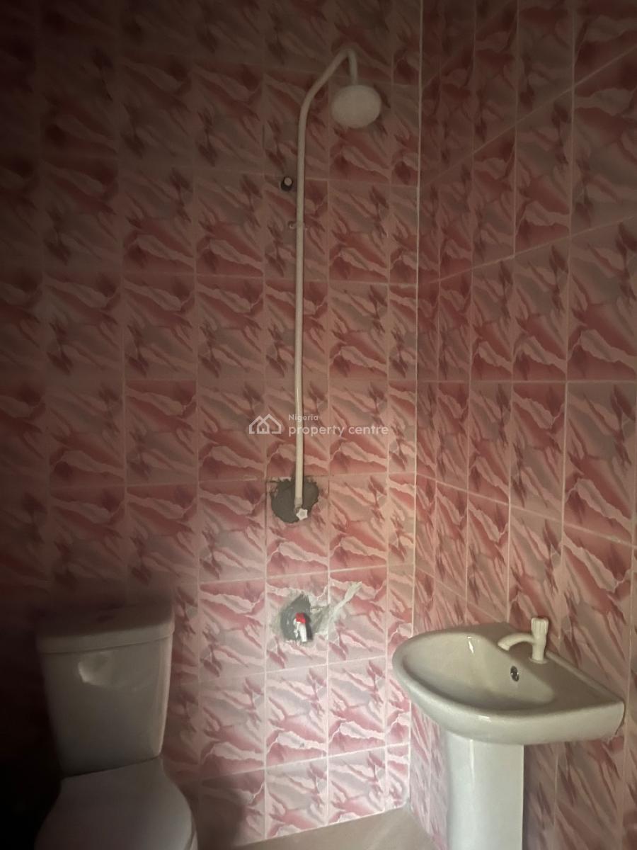 Small Room ( Bq ), Chevron Lekki, Lekki, Lagos, Self Contain (single Rooms) for Rent