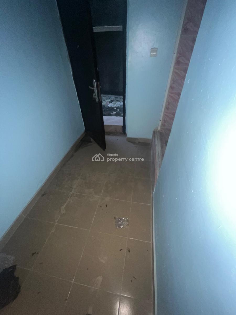 Small Room ( Bq ), Chevron Lekki, Lekki, Lagos, Self Contain (single Rooms) for Rent