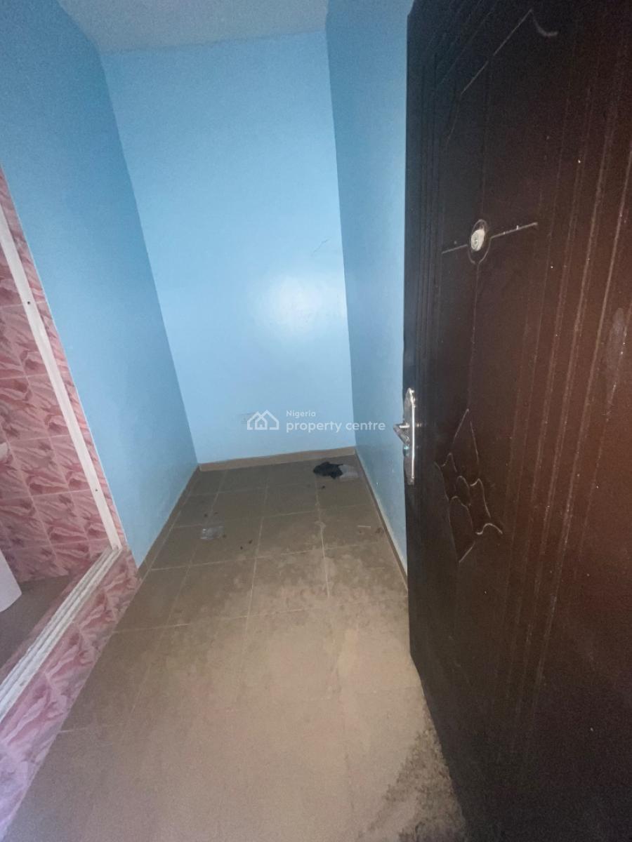 Small Room ( Bq ), Chevron Lekki, Lekki, Lagos, Self Contain (single Rooms) for Rent