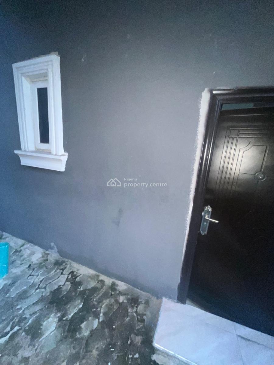 Small Room ( Bq ), Chevron Lekki, Lekki, Lagos, Self Contain (single Rooms) for Rent