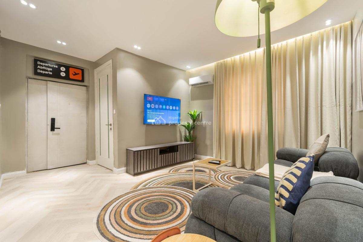 Luxury 1 Bedroom Apartment with Balcony & Gym, Admiralty Way, Lekki Phase 1, Lekki, Lagos, Flat / Apartment Short Let