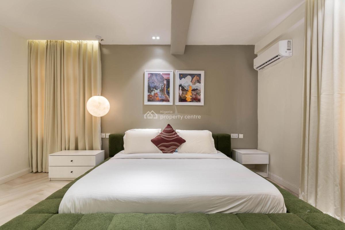 Luxury 1 Bedroom Apartment with Balcony & Gym, Admiralty Way, Lekki Phase 1, Lekki, Lagos, Flat / Apartment Short Let