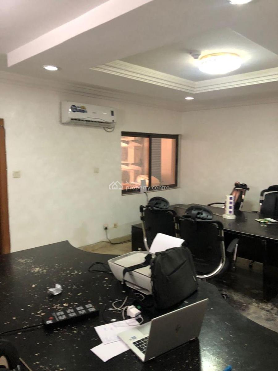 Commmericial Built Service  (4) Bedroom Apartment with (1) Room Bq, Victoria Island (vi), Lagos, Flat / Apartment for Sale