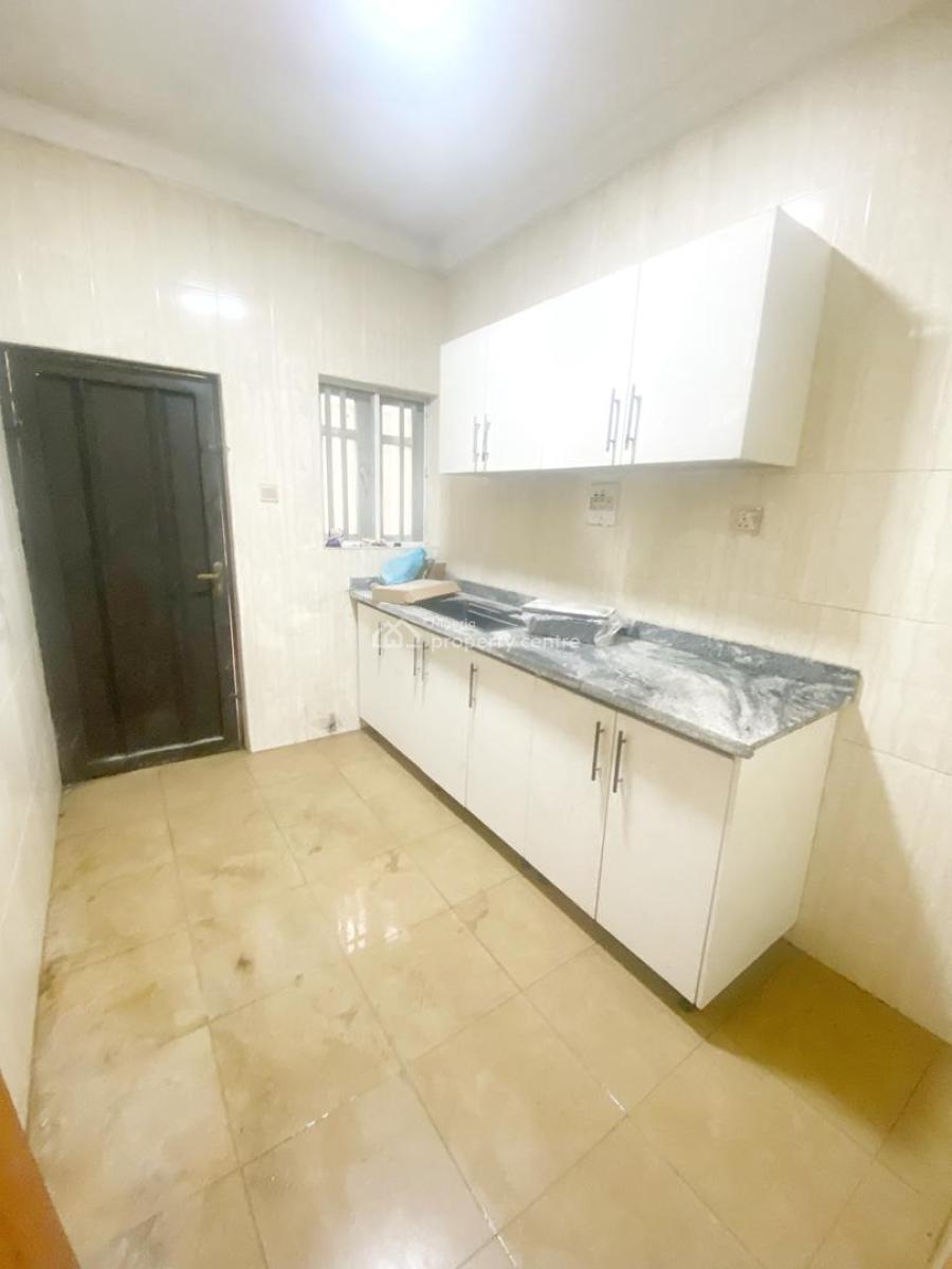 a Well Maintained Spacious 2 Bedroom Apartment, Omole Phase 2, Ikeja, Lagos, Flat / Apartment for Rent